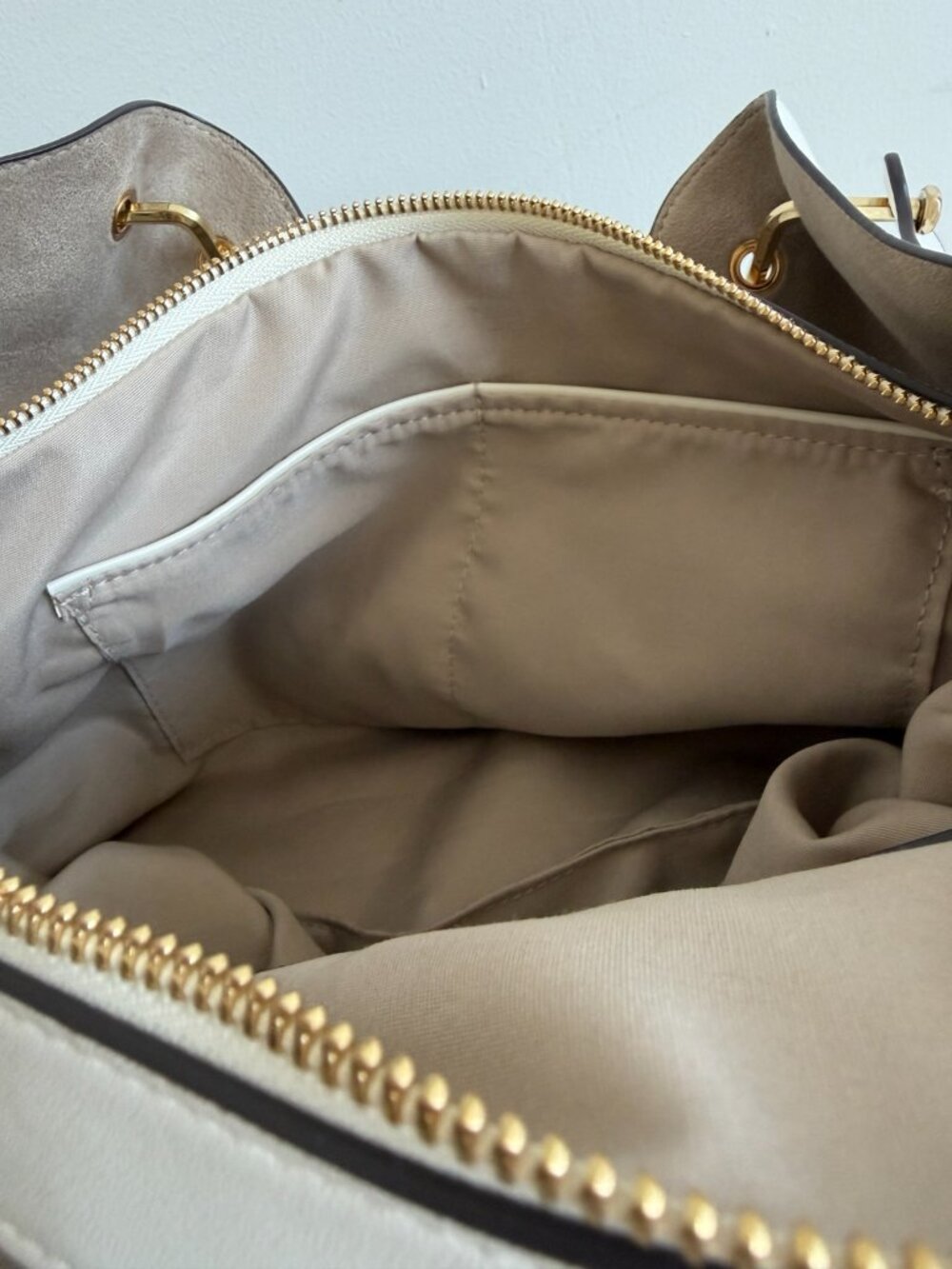 Sondra Roberts oversized tote creamy white luxe gold-tone hardware black trim - Picture 7 of 16